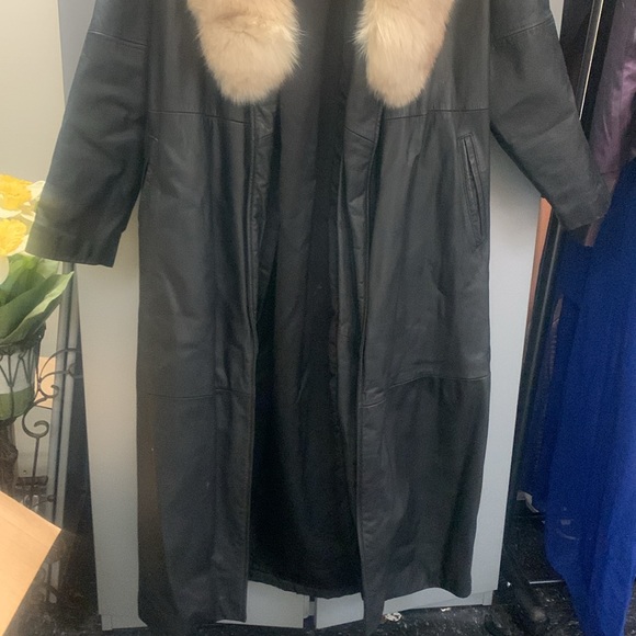 Women’s Leather and Fox Fur coat - Picture 2 of 10